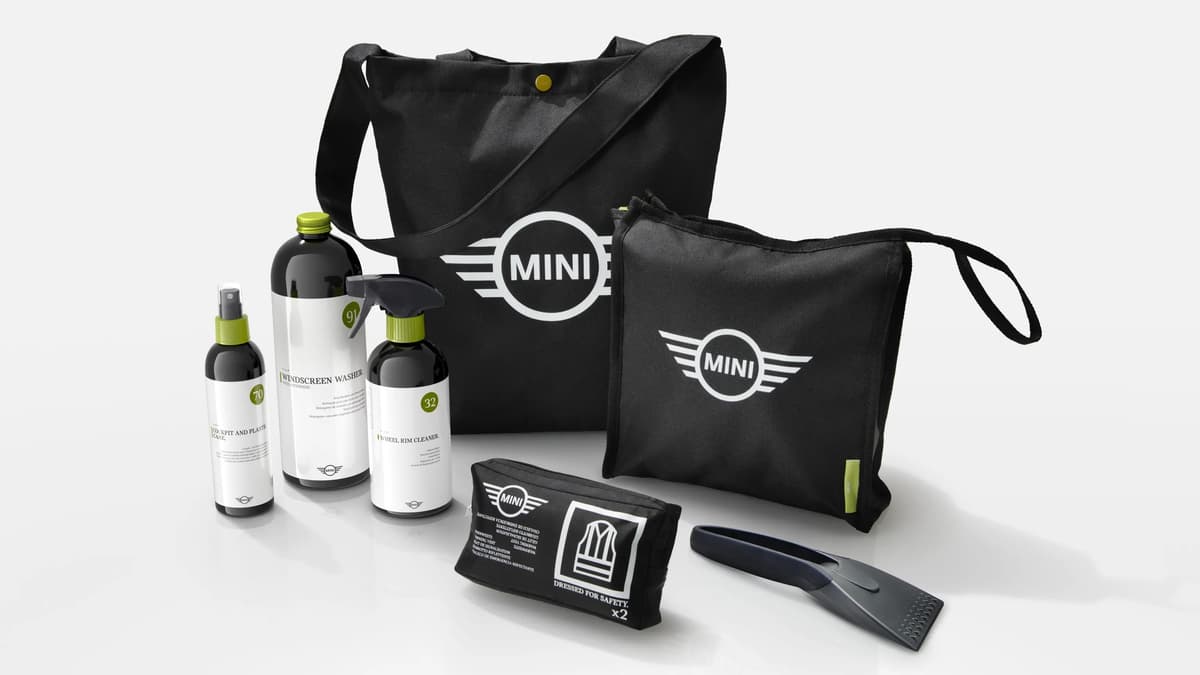 MINI AKSESUARLARIYLA TARZINI TAMAMLA.